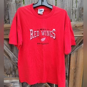 Classic Detroit Red Wings NHL t-shirt made by Lee Sports in great shape size L